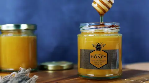 What honey does in the body: nutrients, pros, cons, and where evidence is strongest